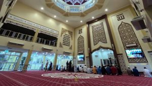 Solat berjemaah di masjid taman sentosa teras jernang beralaskan karpet masjid cantik dan selesa