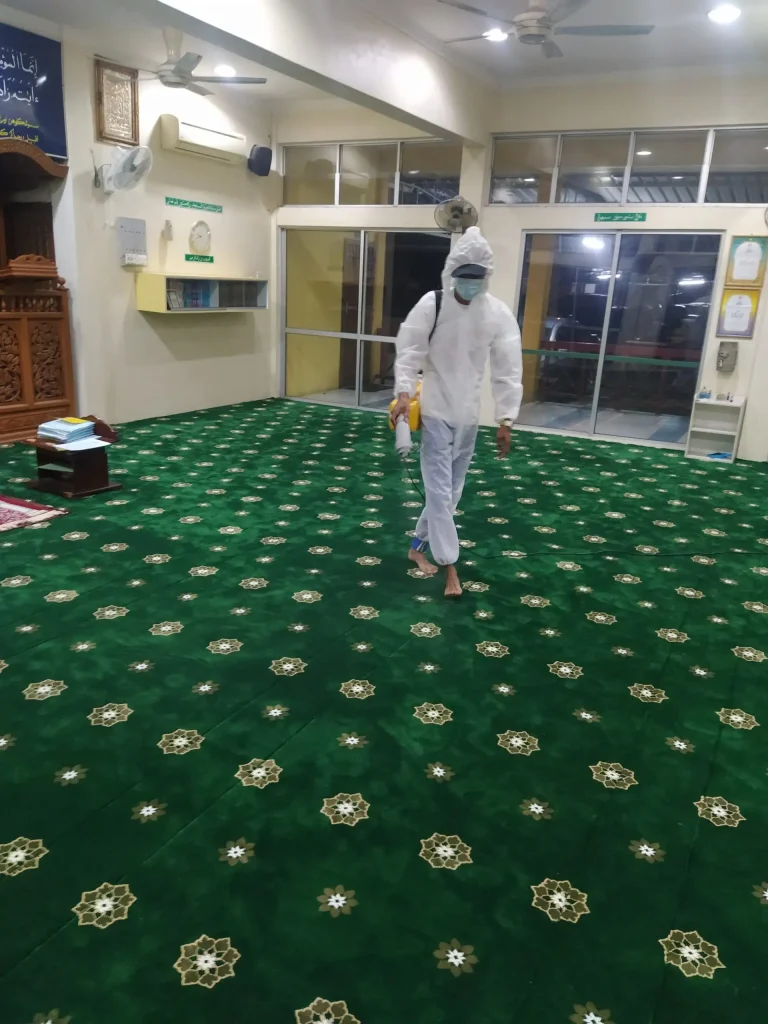 Proses sanitasi di Surau Al Khautar