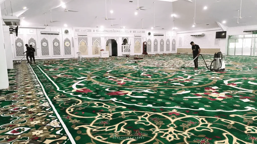 Servis pencucian karpet secara percuma oleh team Nusantara Carpet.