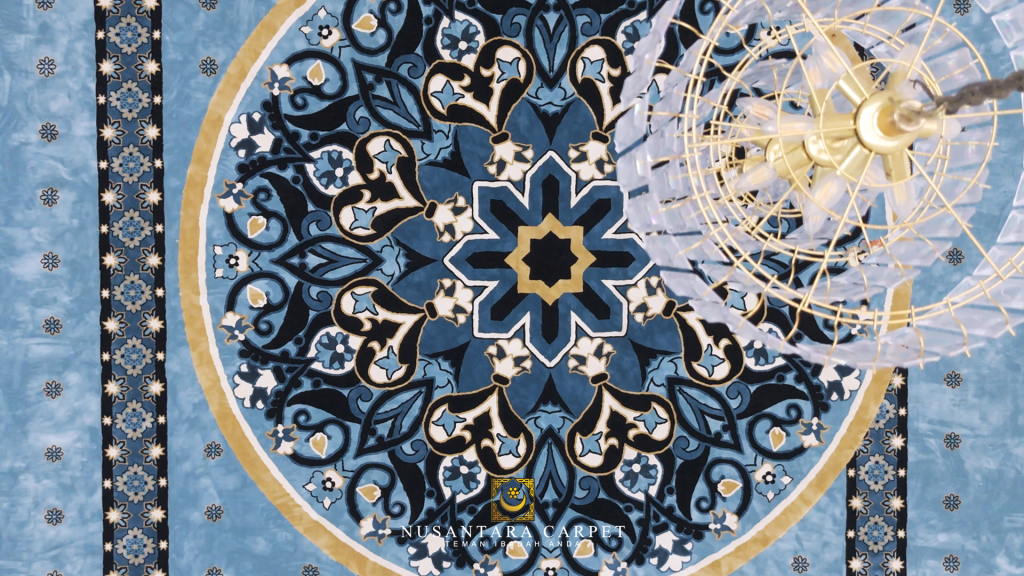diambil oleh drone diatas chandelier dan menunjukkan medallion di karpet dari nusantara carpet