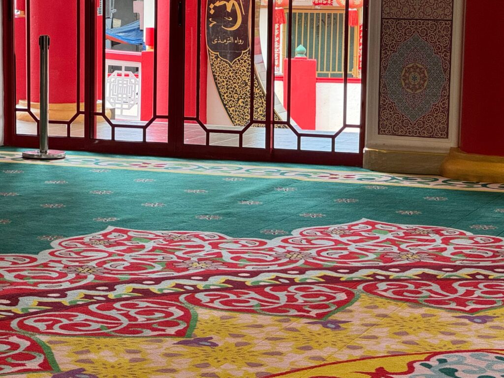 Karpet Premium Warna Merah di Masjid Al - Khairiyah