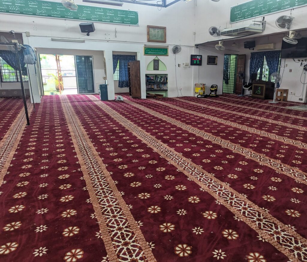 Sebelum kemasan setelah pemasangan karpet surau nurul iman cuepas
