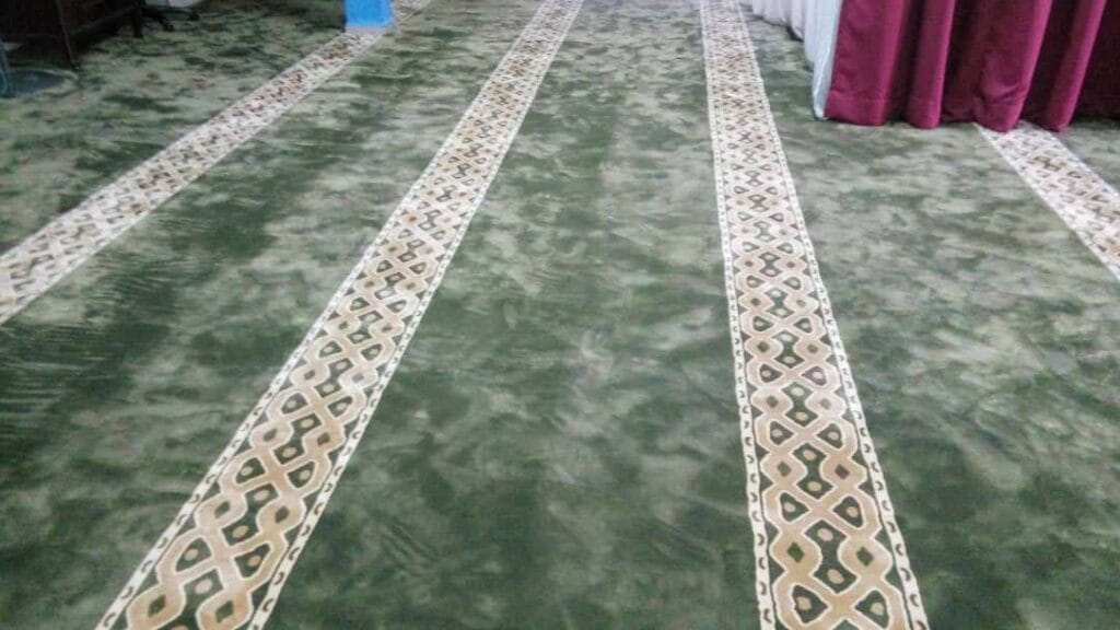 Karpet Premium Warna HIjau di Masjid Al -Ehsan Kg Chohong Jasin Pandangan Kiri