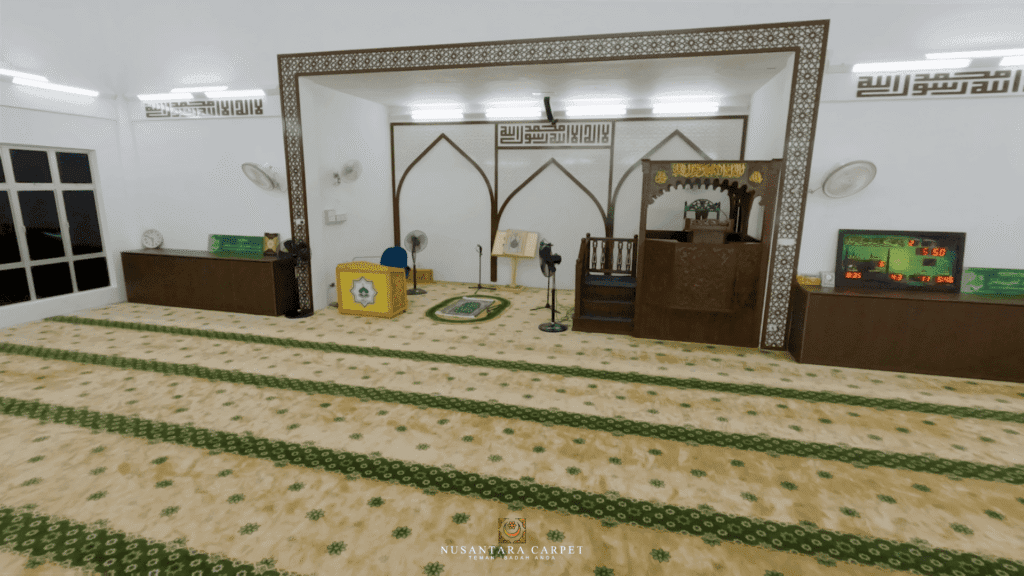 Karpet Premium Warna Berber di Masjid Jamek Uli Gali Tok Machang Gambar Pandangan Sisi Hadapan