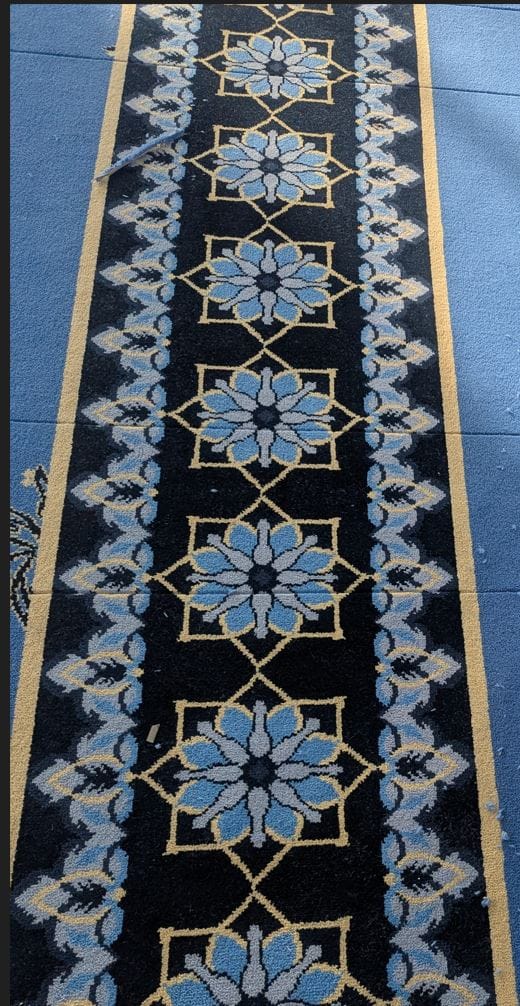 Karpet Premium Warna Biru di Masjid Tuminah Hamidi Vertical