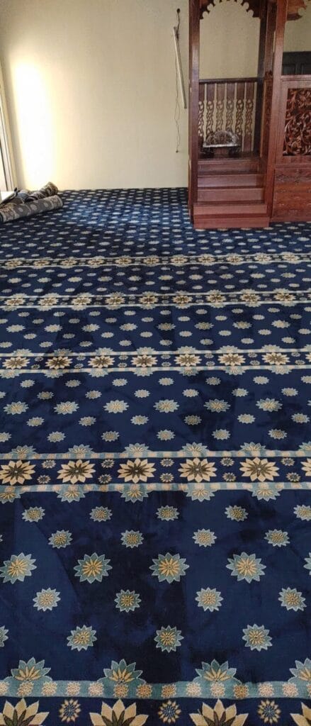 Gambar sewaktu pemasangan karpet masjid jamek jengka 2