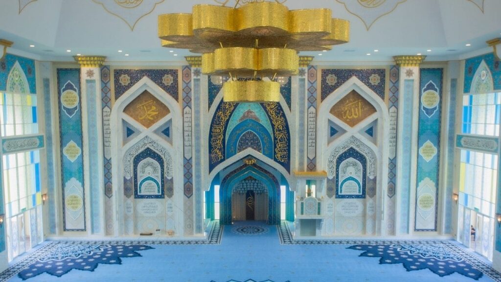 Karpet Premium Warna Biru di Masjid Tuminah Hamidi Gambar Hadapan