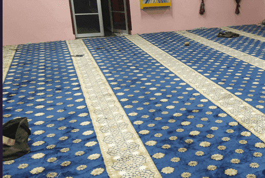 karpet masjid pulau besar negeri sembilan yang mempunyai ketebalan yang memberi keselesaan kepada para jemaah