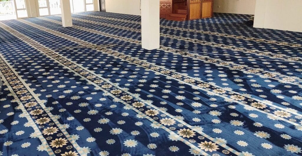 Keadaan Masjid Jamek Jengka 2 setelah siap proses pemasangan karpet