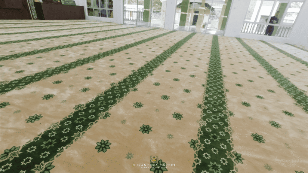 Karpet Premium Warna Berber di Masjid Jamek Uli Gali Tok Machang Gambar Pandangan Sisi Kanan