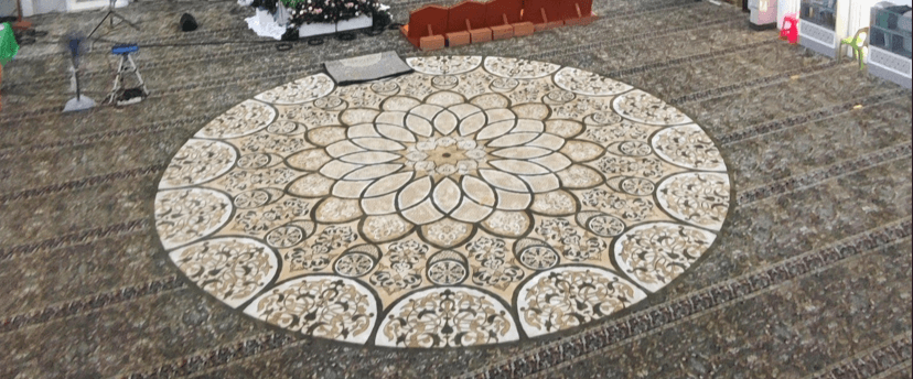 Karpet Premium Warna Kelabu di Surau Darul As Syakirin Gambar Pandangan Atas Medallion