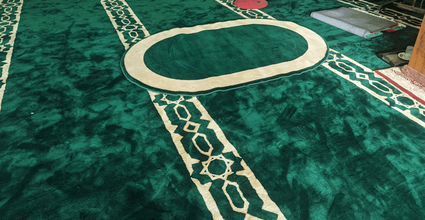 Karpet Premium Warna Hijau di Surau Kuala Kedah Gambar Pandangan Sisi Kiri