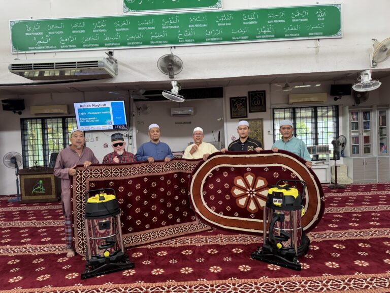 Koleksi gambar bersama AJK surau 2025 - 1