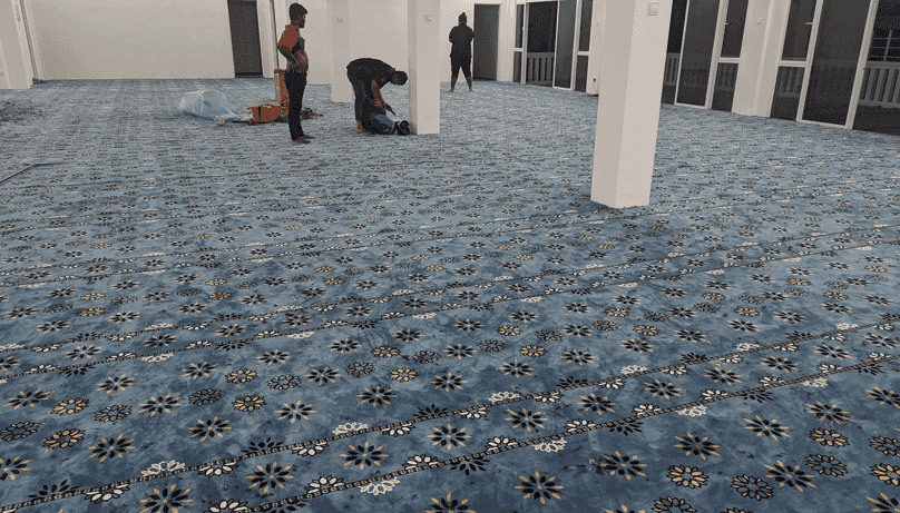 Karpet Premium Warna M di Masjid Al-Taqwa Gambar Pandangan Belakang
