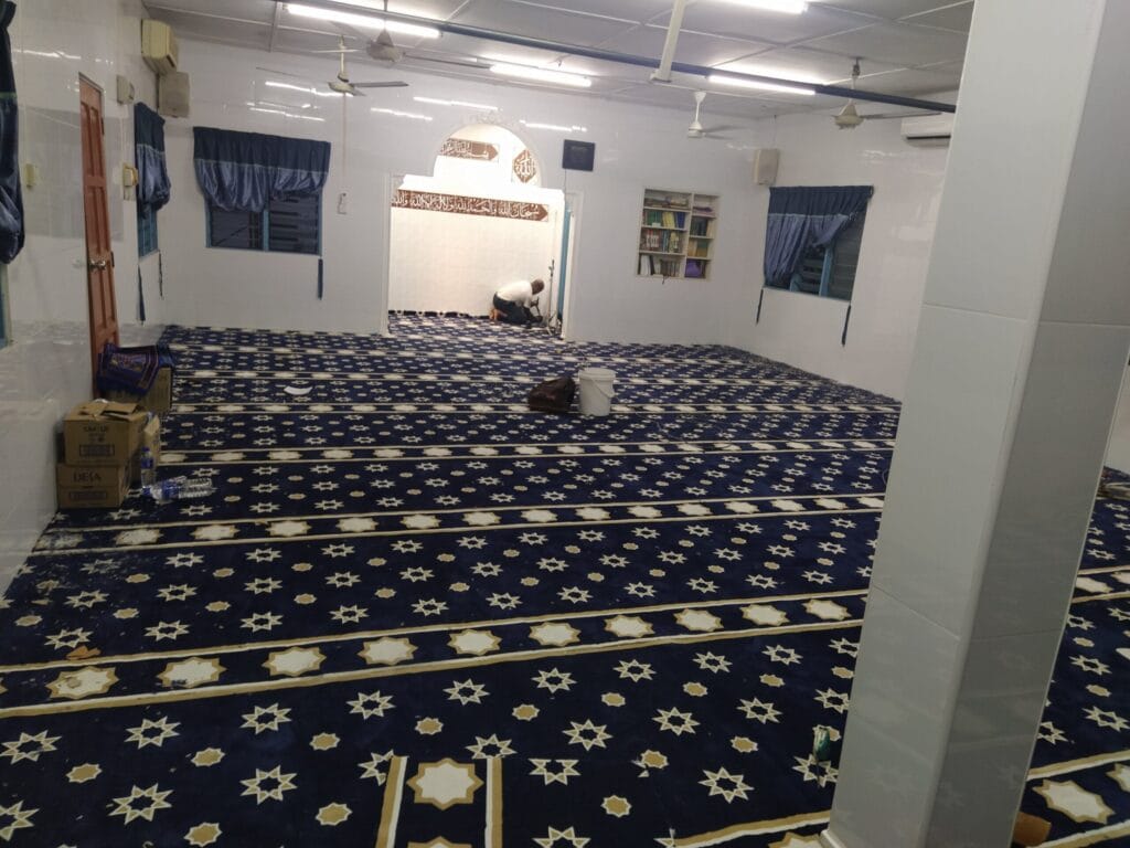 Pemasangan Karpet Surau Rabiyatun Adawiyah - Pandangan Ruang Tengah