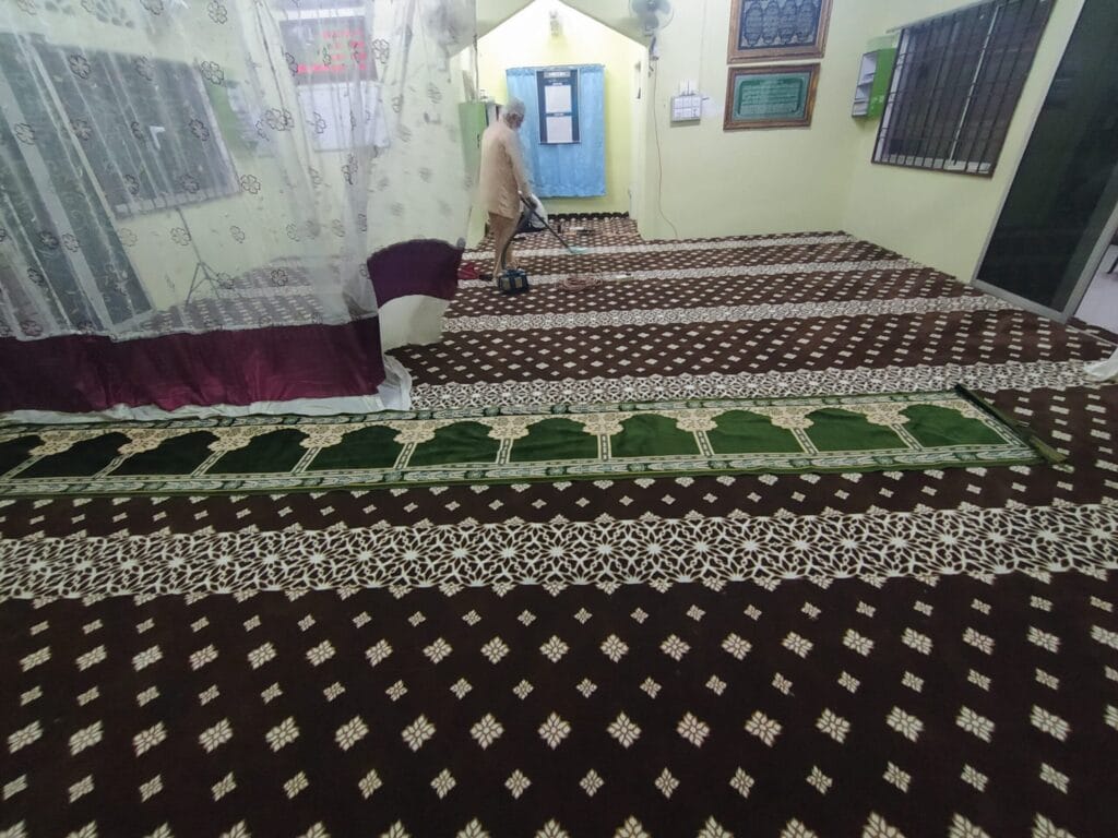 Pembersihan Karpet Surau An Nur Selepas Selesai Pemasangan
