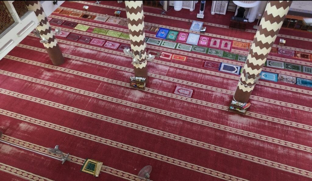 Rupa Sebelum Pemasangan Karpet Masjid Al - Husna Sunway