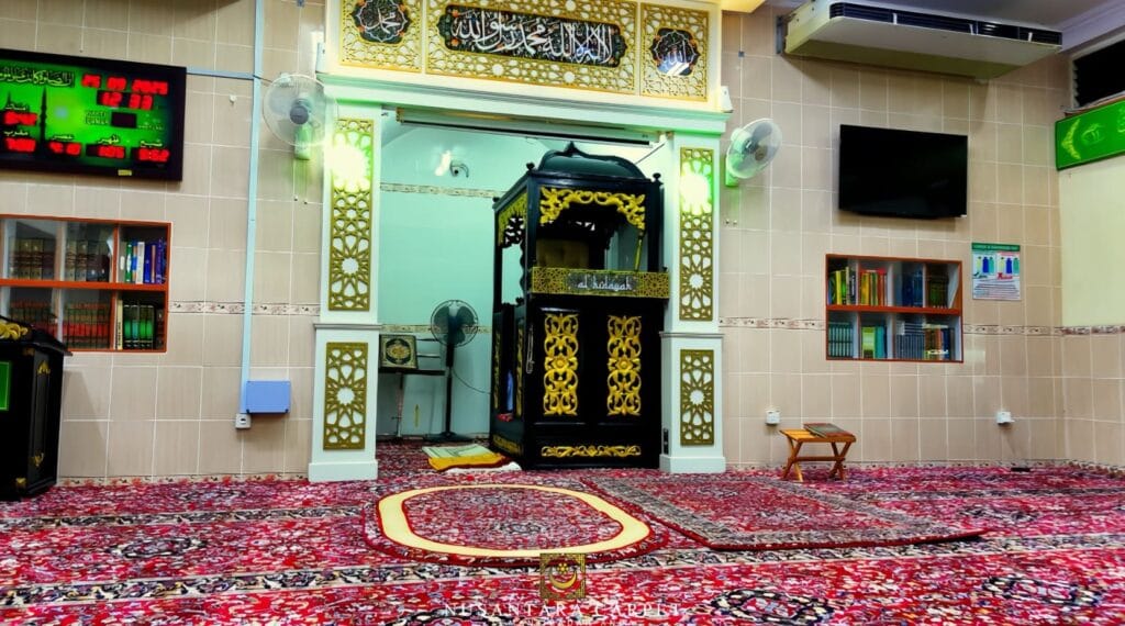 Sejadah imam yang dicustom made