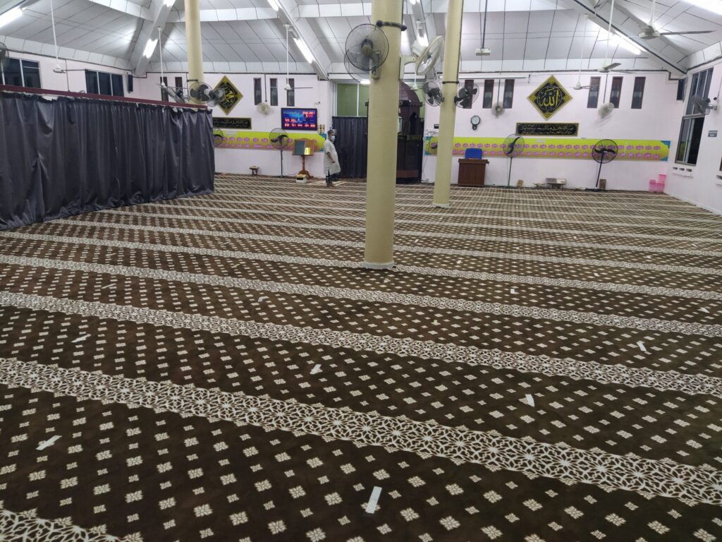 Karpet Premium Di MASJID PAGAR UBI Pandangan Hadapan
