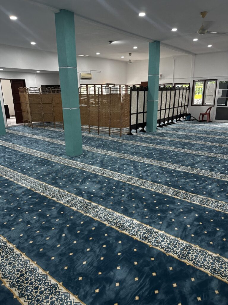 Karpet Biru Premium di Surau Sungai Buaya Pandangan Hadapan