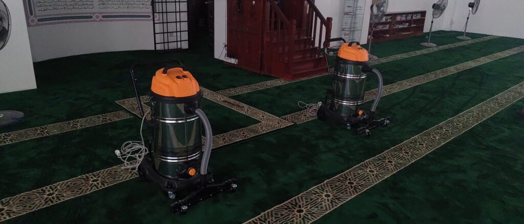 Karpet Premium Warna Hijau di Masjid Tunku Abdul Rahman Putra