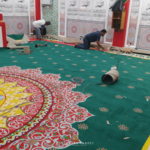 Selama pemasangan karpet di Masjid Al Khairiyah, Masjid Cina, dan Masjid 1000 Doa.