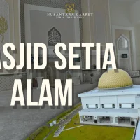 Keindahan luar dalam Masjid Setia Alam. karpet dan masjid bewarna putih
