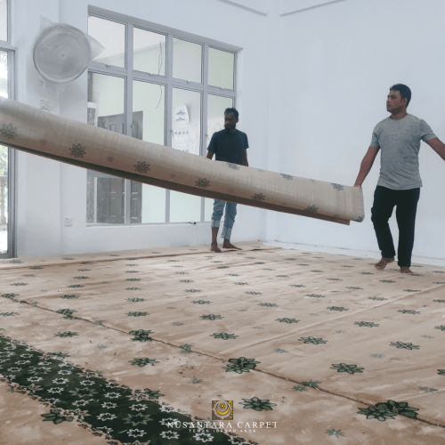 Selama proses pemasangan karpet di Masjid Ulu Gali Tok Macang.